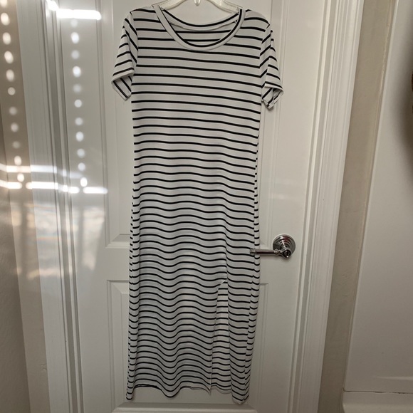 Striped long dress - Picture 2 of 4